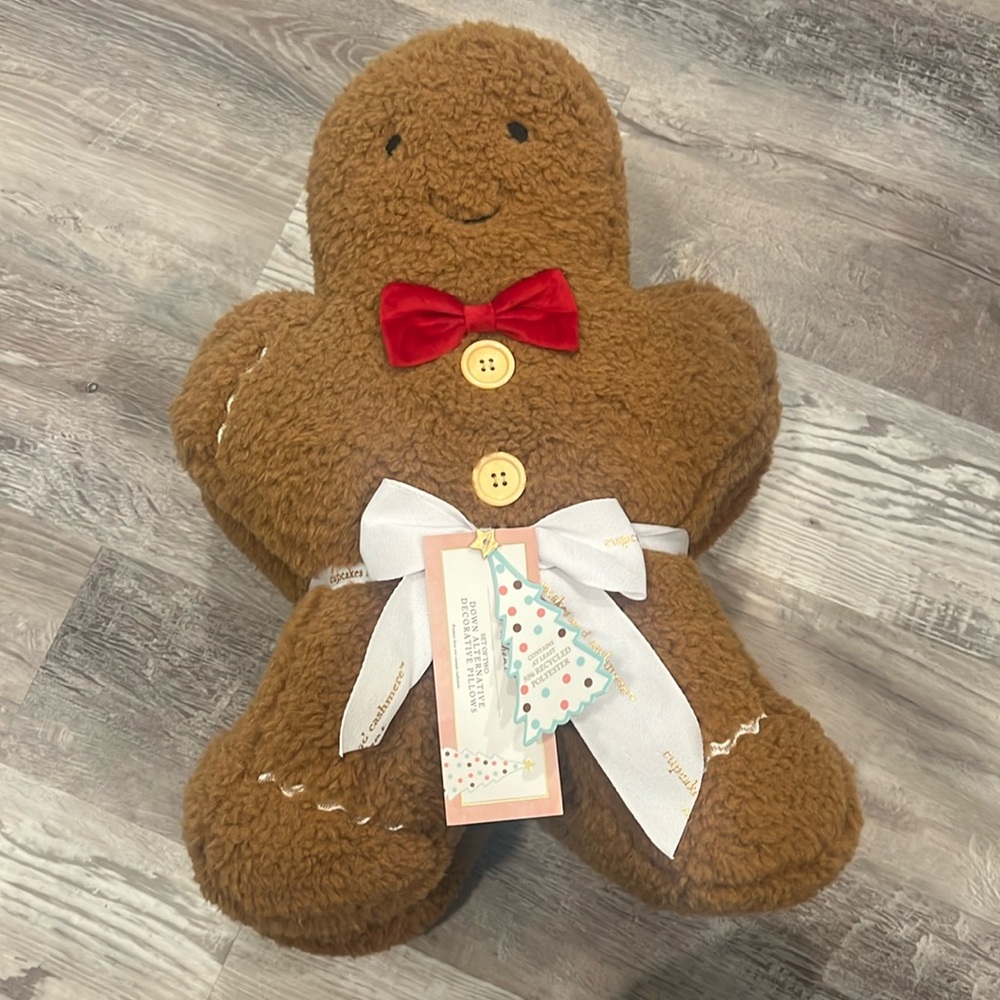 NWT Cupcakes and Cashmere Gingerbread Man and Woman Pillows set of 2